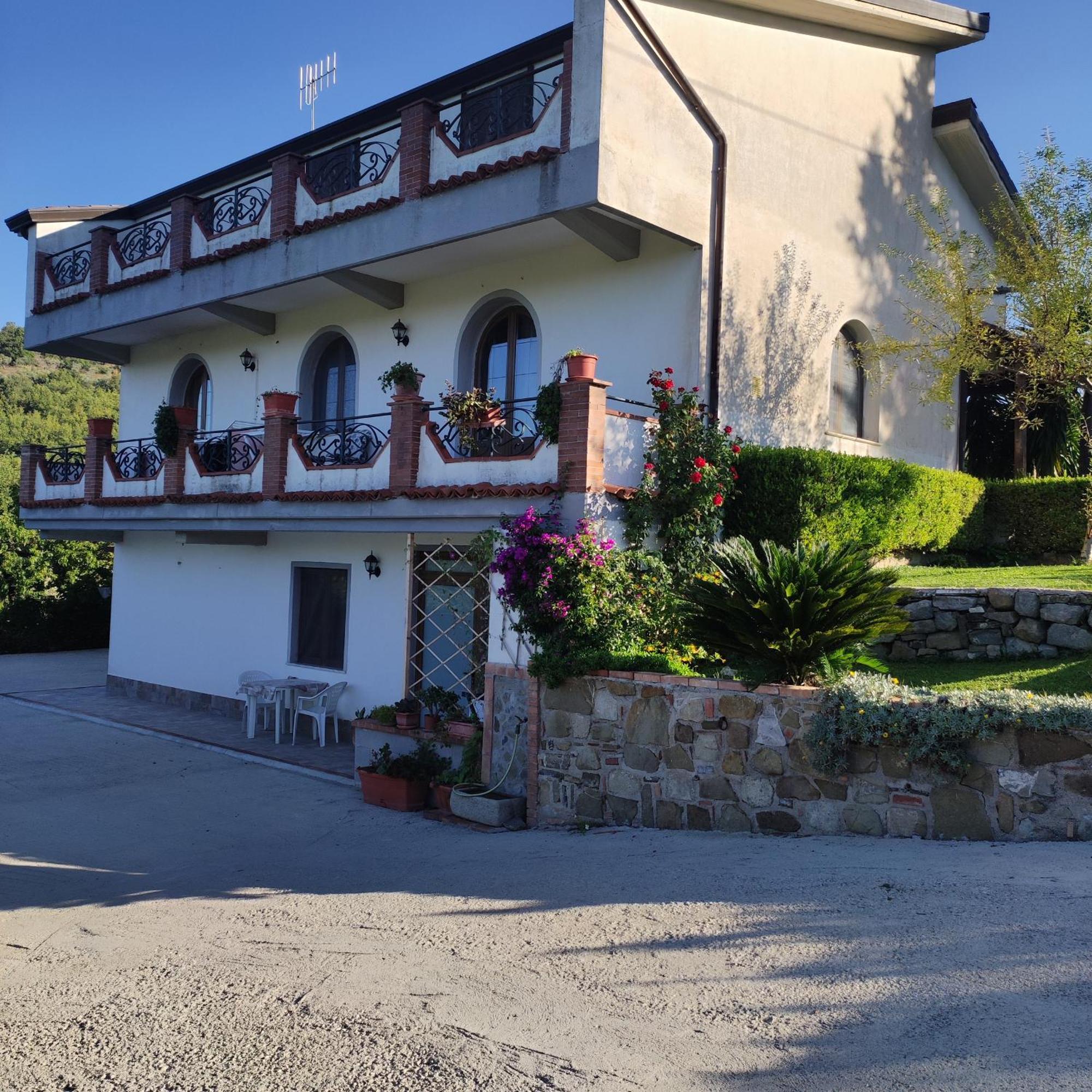 Villa Ruggiero "Casa Vacanze" Vallo della Lucania Exterior foto